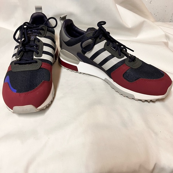 Men’s Adidas Sneaker, size 11. - Picture 7 of 14
